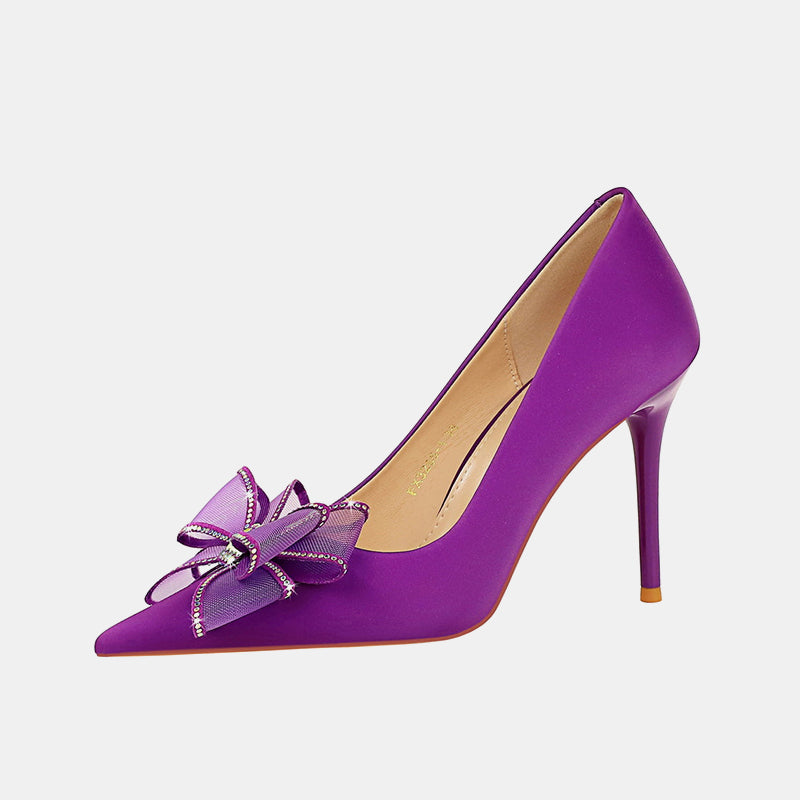 Pansy Stiletto-Pumps mit Spitzenschleife