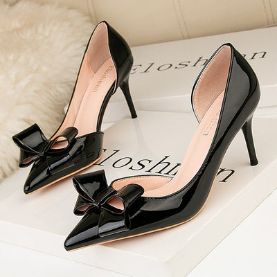 Pumps mit Stiefmütterchenschleife