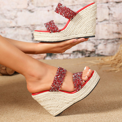 Fliederfarbene Keilabsatzschuhe mit Strass und Doppelriemen