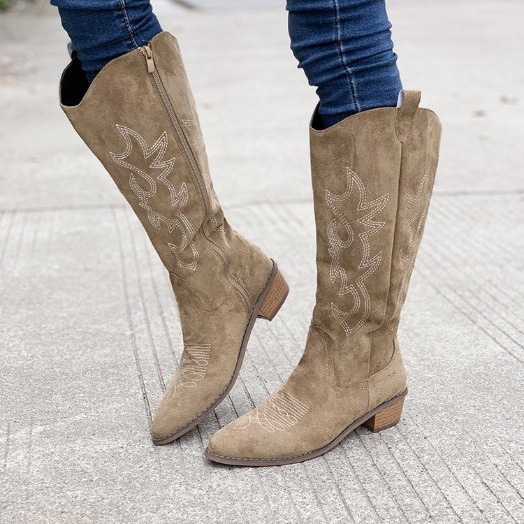 Cowboystiefel mit Eustoma-Stickerei