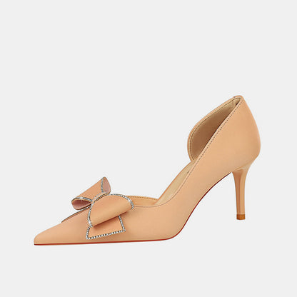Pumps mit Schneeflocken-Strassschleife