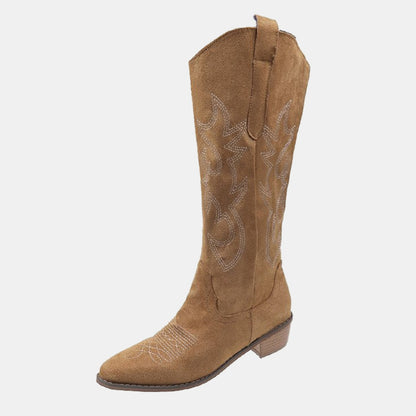 Cowboystiefel mit Eustoma-Stickerei