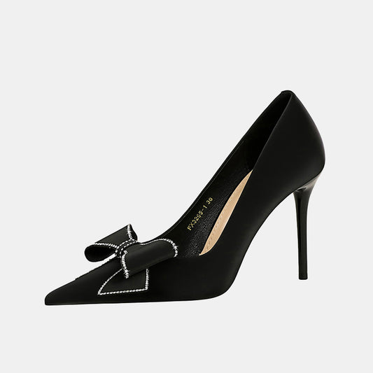 Escarpins à talons aiguilles Kalmia avec nœud en strass