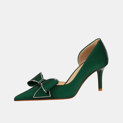 Pumps mit Schneeflocken-Strassschleife