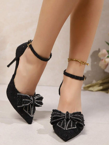 Lunaria Pumps mit Strass-Schleife