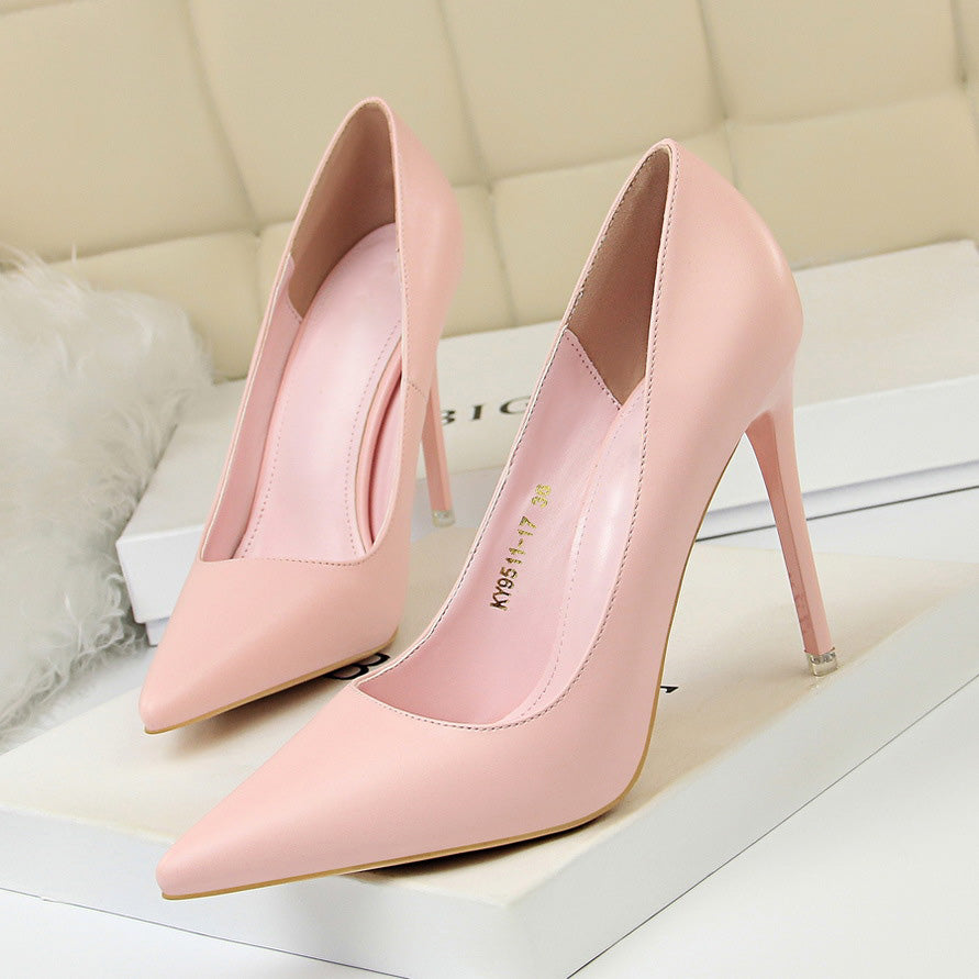 Einfarbige Gänseblümchen-Pumps