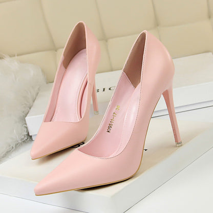 Einfarbige Gänseblümchen-Pumps