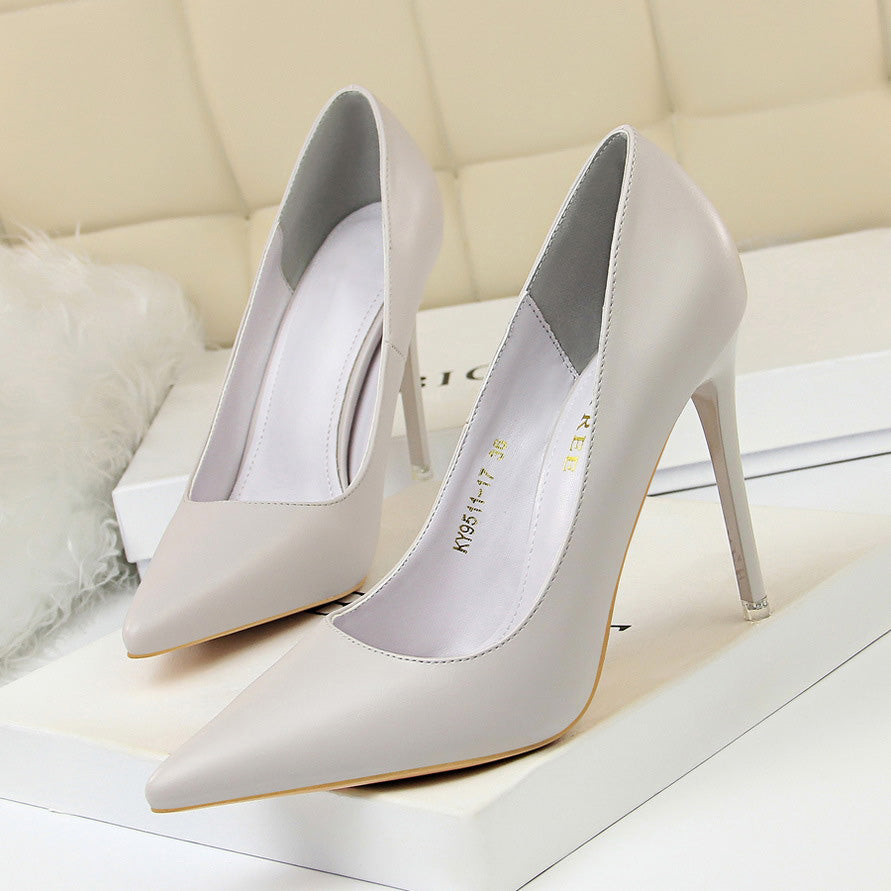 Einfarbige Gänseblümchen-Pumps