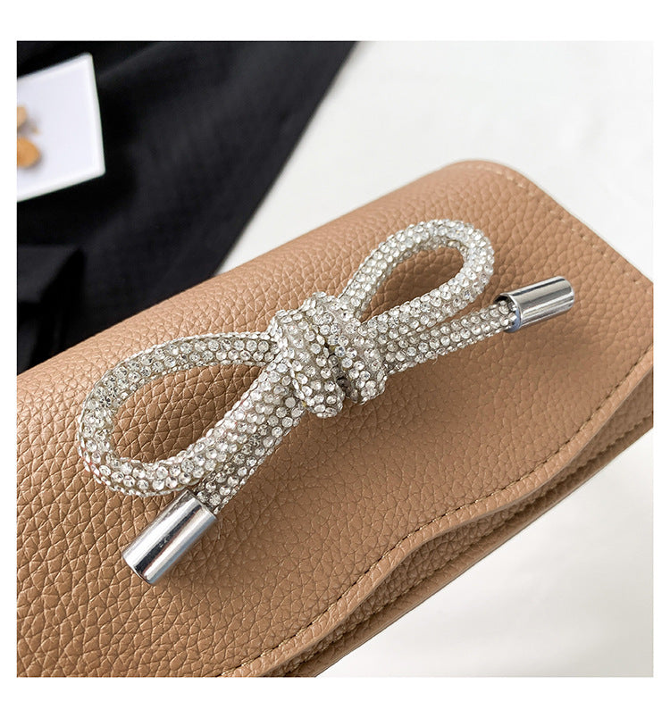 Mini-Tasche mit Aurora-Kette, Strass und Schleife