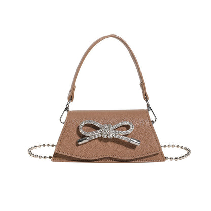 Mini-Tasche mit Aurora-Kette, Strass und Schleife