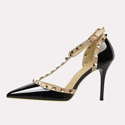 Jasmine Nietenpumps mit Knöchelriemen
