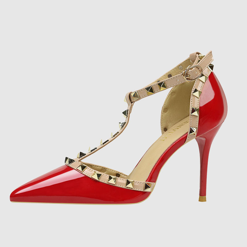 Jasmine Nietenpumps mit Knöchelriemen